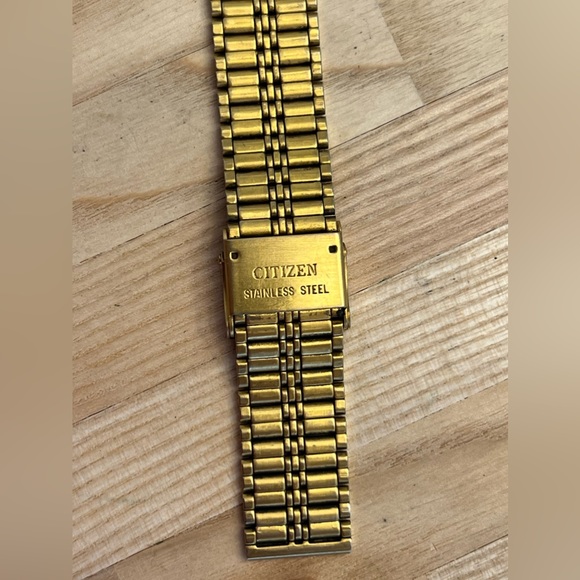 Citizen Men’s Watch Gold Round Dial, Bracelet, Hands, Markers, Date Window - Picture 9 of 13